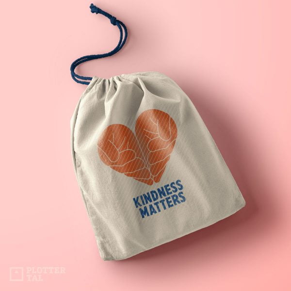 Plotterdatei Herz "Kindness Matters" auf einem T-Shirt - Textilveredelung mit dem Plotter für Erwachsene und Kinder
